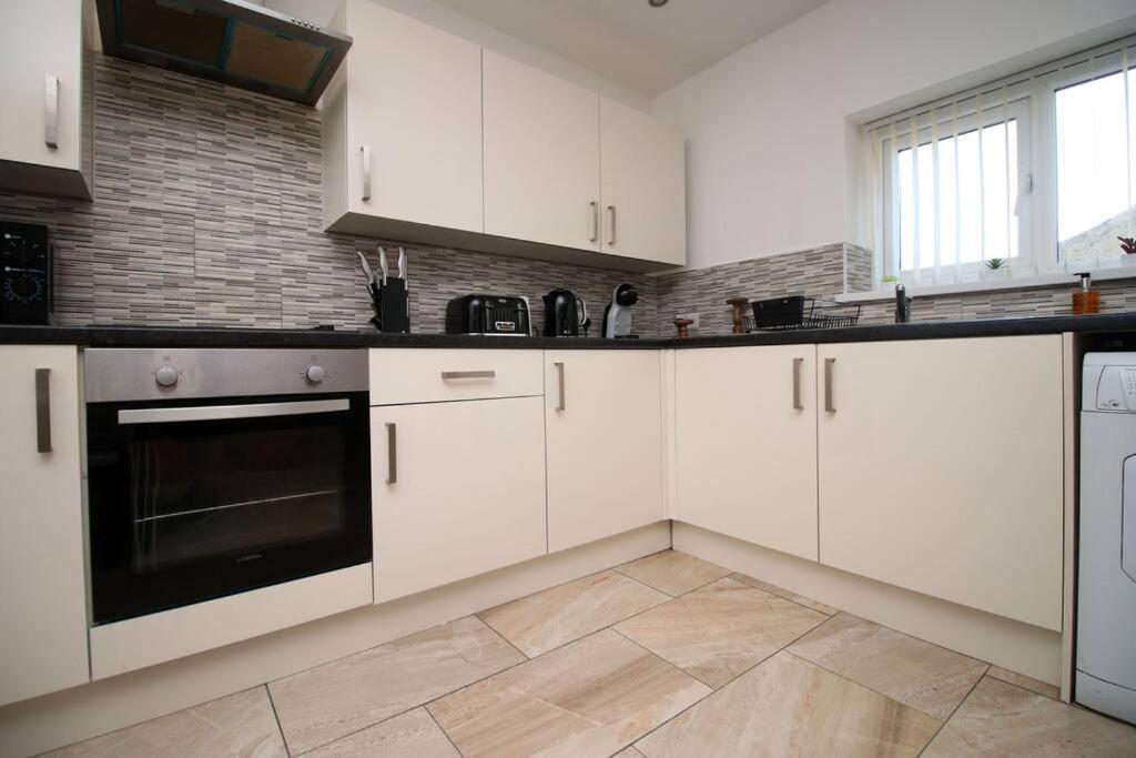 2 Bedroom Entire Near Principality Stadium Апартаменты Кардифф
