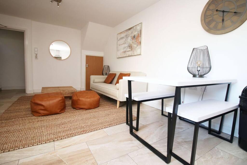 Апартаменты 2 Bedroom Entire Near Principality Stadium