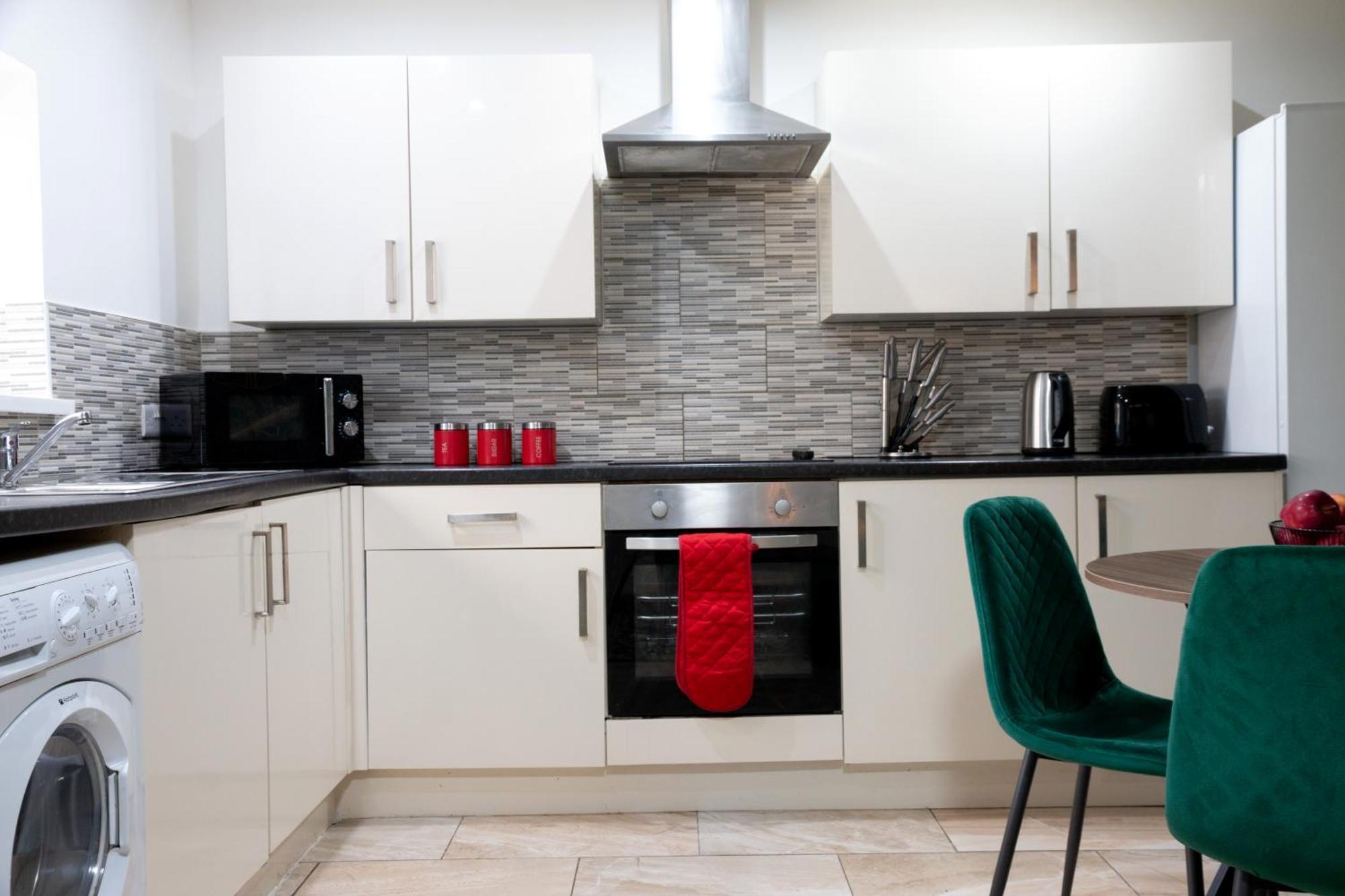 2 Bedroom Entire Near Principality Stadium